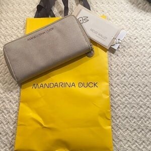 🎊host Pick🎊 Mandarina Duck Woven Zipper Wallet Compartments NWT